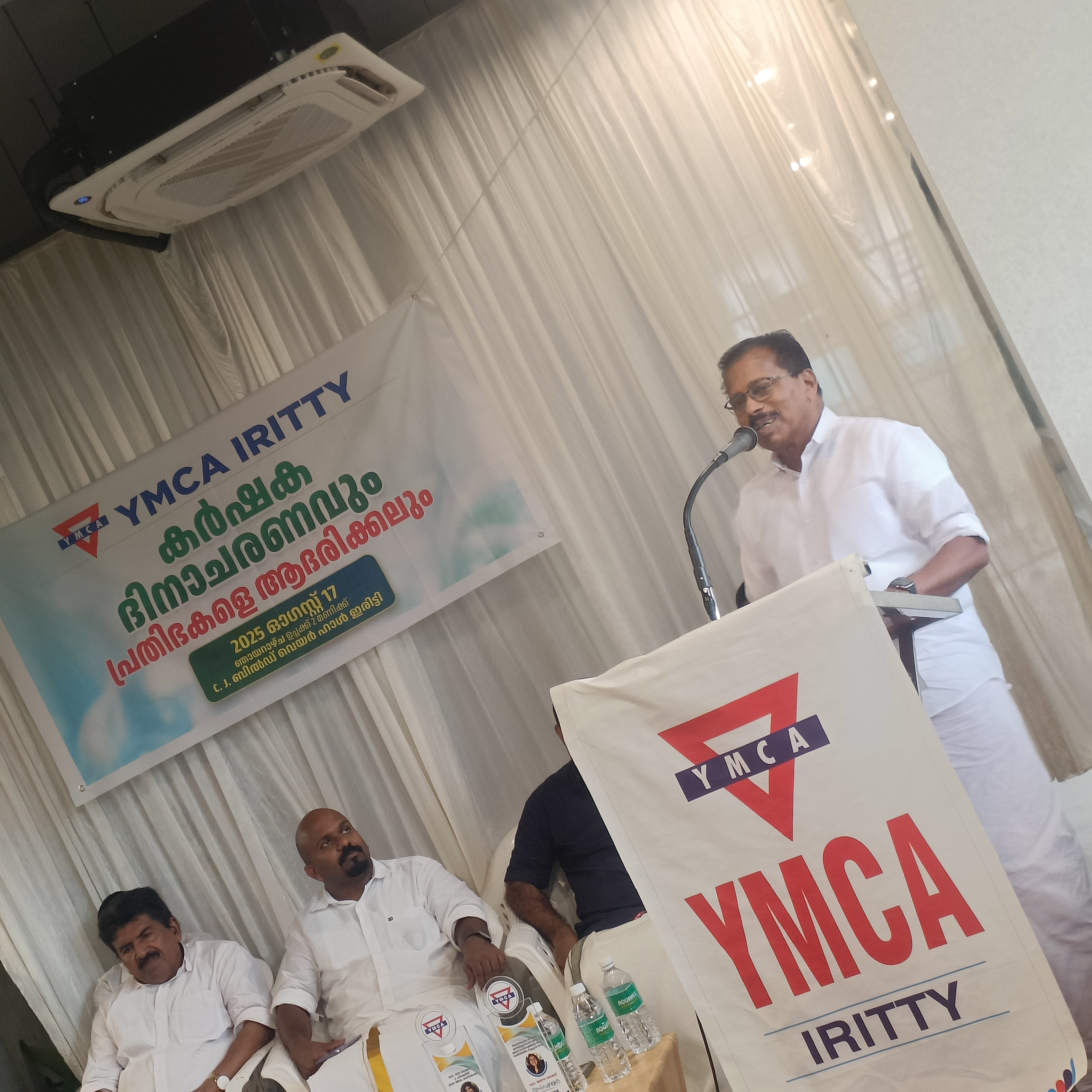 വൈഎംസിഎ  കർഷക ദിനാചരണത്തിൽ ജോസ് പൂമല സംസാരിക്കുന്നു